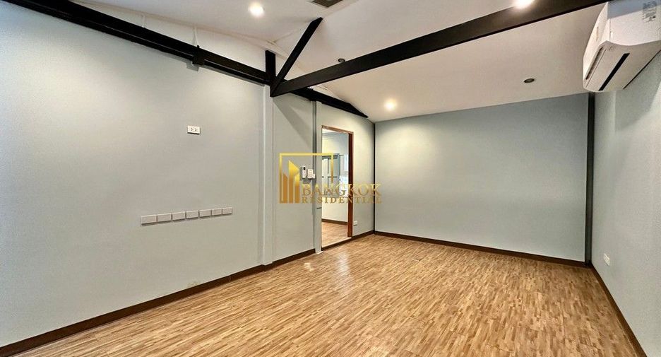 Haus zur Miete mit 3 Zimmer in Watthana, Bangkok