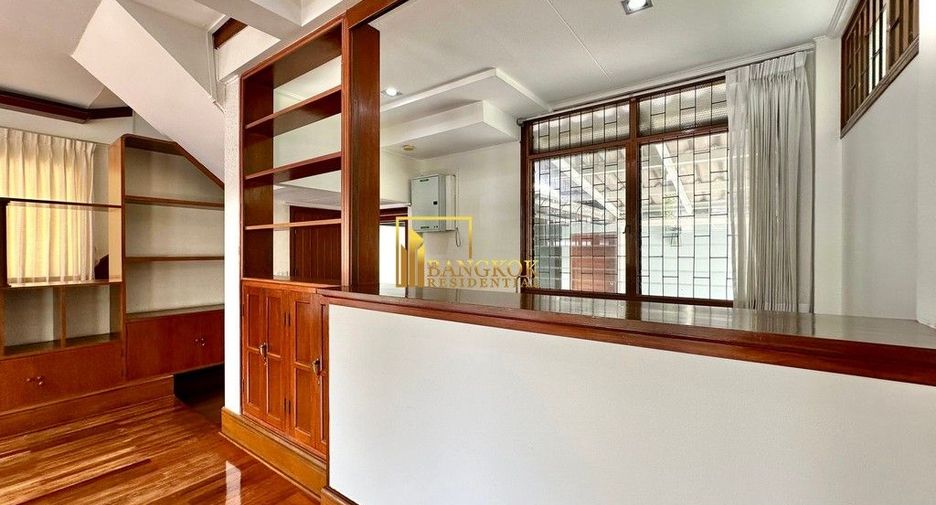 Haus zur Miete mit 3 Zimmer in Watthana, Bangkok