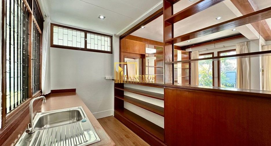 Haus zur Miete mit 3 Zimmer in Watthana, Bangkok