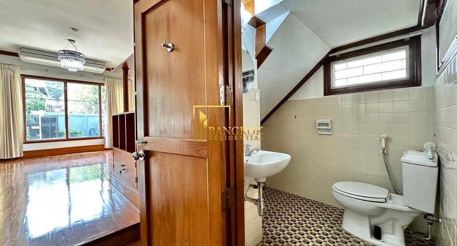 Haus zur Miete mit 3 Zimmer in Watthana, Bangkok