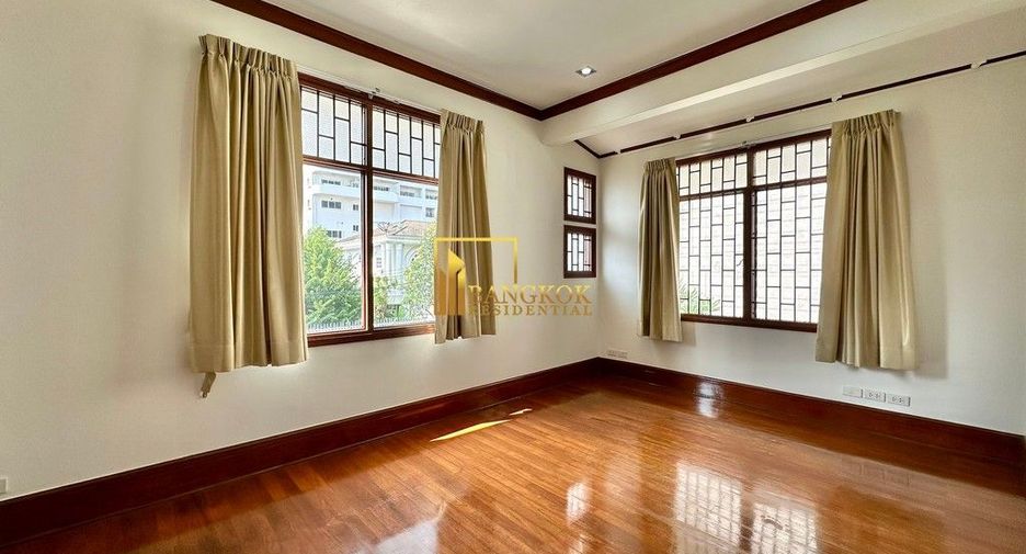 Haus zur Miete mit 3 Zimmer in Watthana, Bangkok
