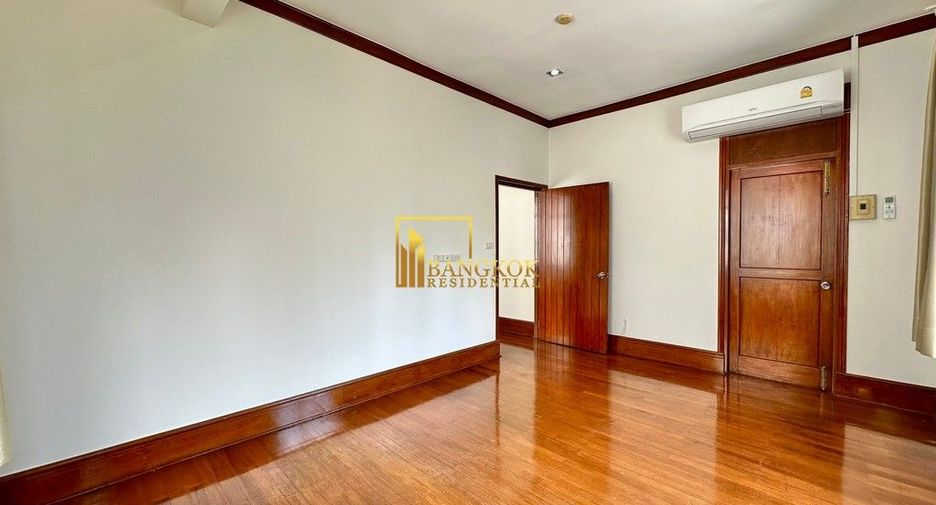 Haus zur Miete mit 3 Zimmer in Watthana, Bangkok