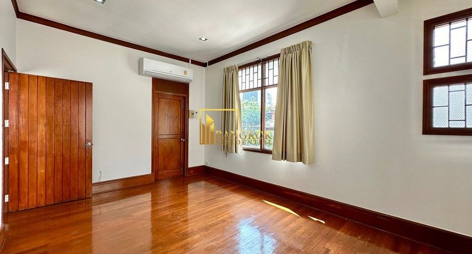 Haus zur Miete mit 3 Zimmer in Watthana, Bangkok