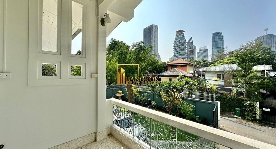 Haus zur Miete mit 3 Zimmer in Watthana, Bangkok