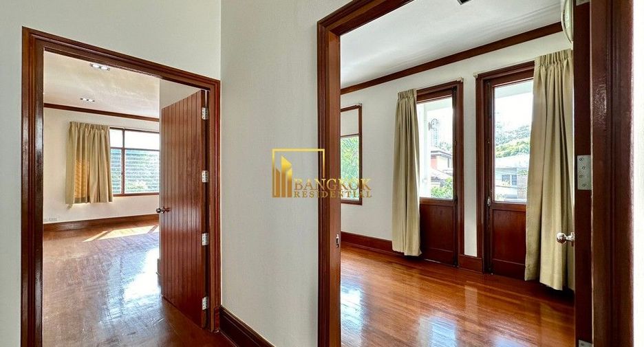 Haus zur Miete mit 3 Zimmer in Watthana, Bangkok