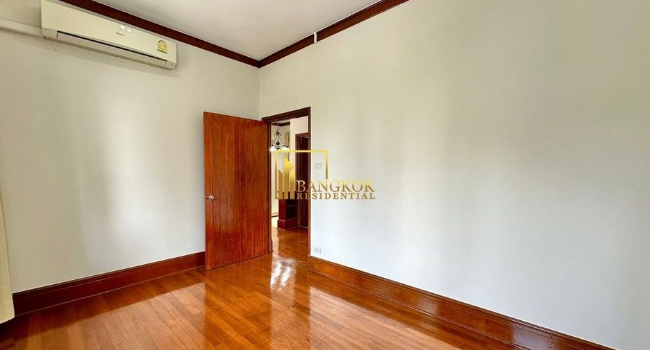 Haus zur Miete mit 3 Zimmer in Watthana, Bangkok