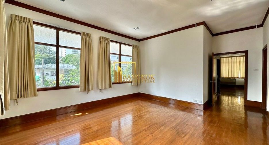 Haus zur Miete mit 3 Zimmer in Watthana, Bangkok