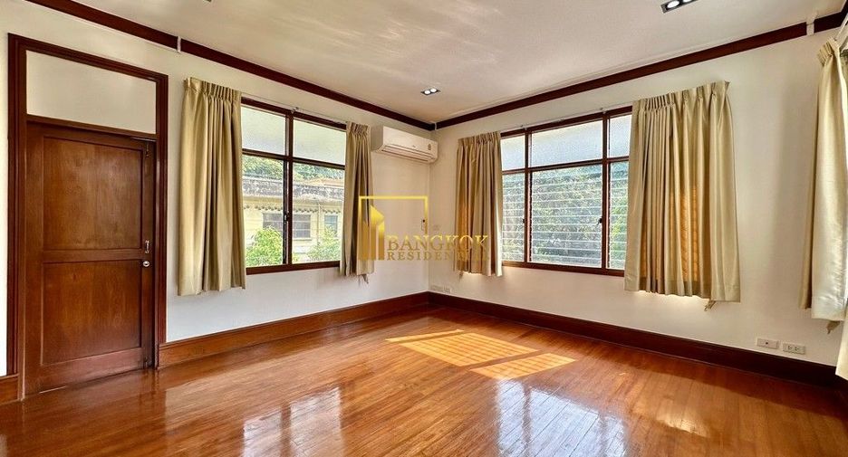 Haus zur Miete mit 3 Zimmer in Watthana, Bangkok