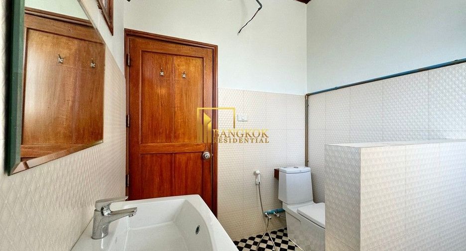 Haus zur Miete mit 3 Zimmer in Watthana, Bangkok