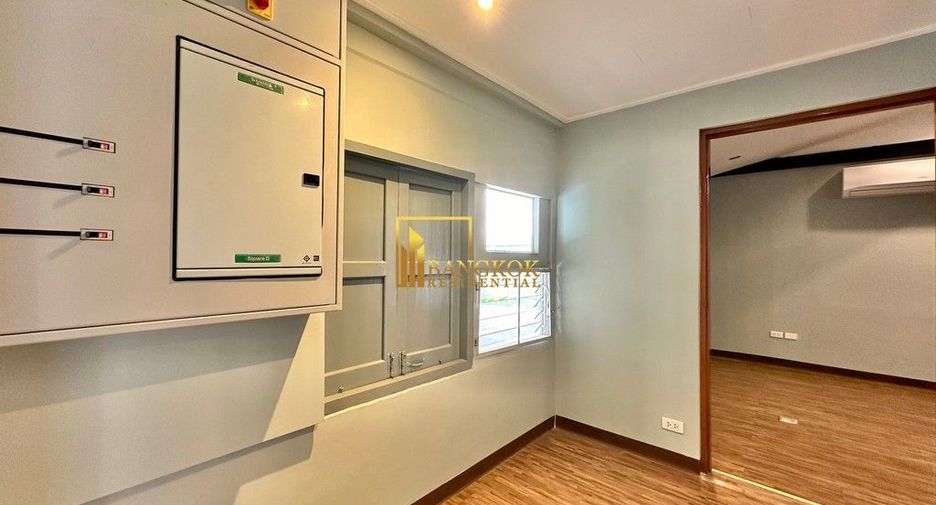 Haus zur Miete mit 3 Zimmer in Watthana, Bangkok