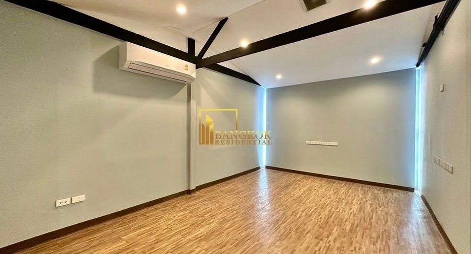 Haus zur Miete mit 3 Zimmer in Watthana, Bangkok