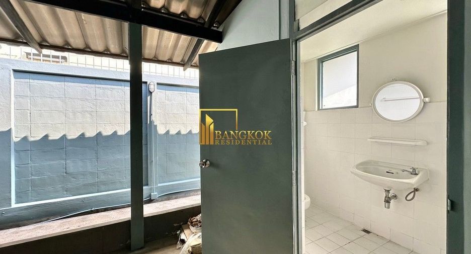 Haus zur Miete mit 3 Zimmer in Watthana, Bangkok