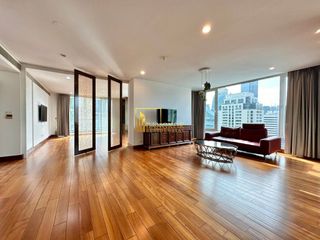 For rent 3 bedrooms condo in Pathum Wan, Bangkok