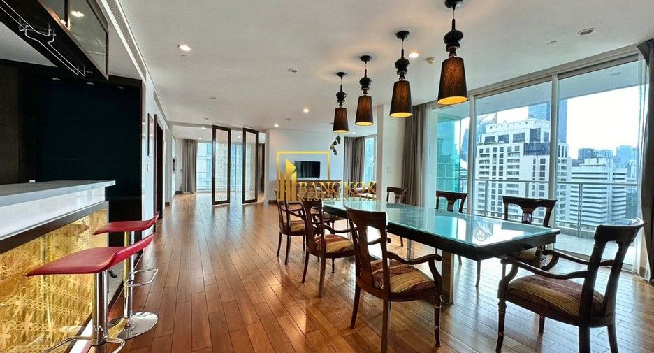 For rent 3 bedrooms condo in Pathum Wan, Bangkok