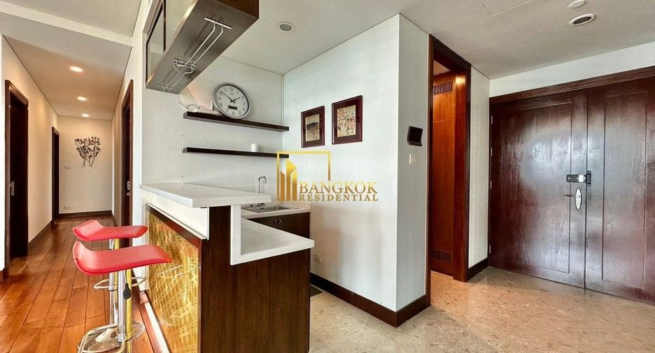 For rent 3 bedrooms condo in Pathum Wan, Bangkok