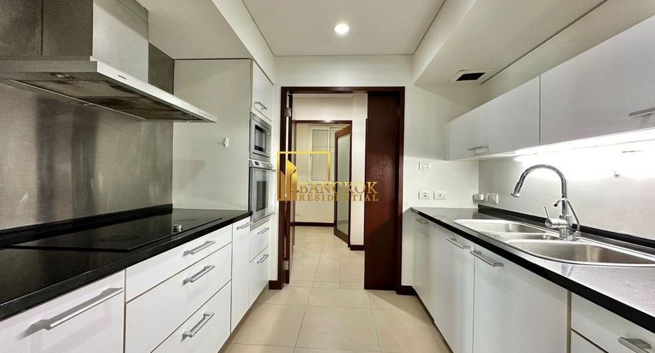 For rent 3 bedrooms condo in Pathum Wan, Bangkok
