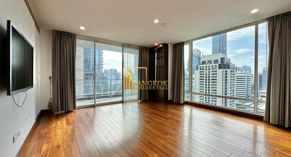 For rent 3 bedrooms condo in Pathum Wan, Bangkok
