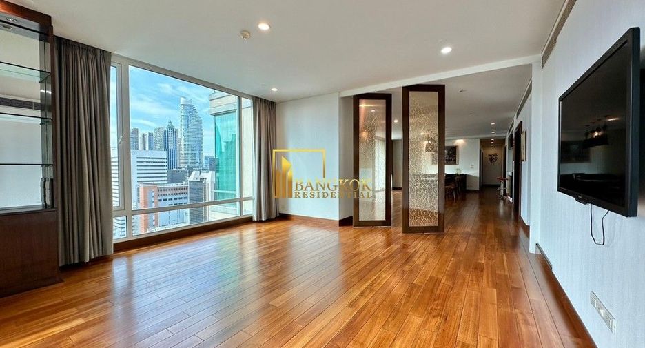 For rent 3 bedrooms condo in Pathum Wan, Bangkok