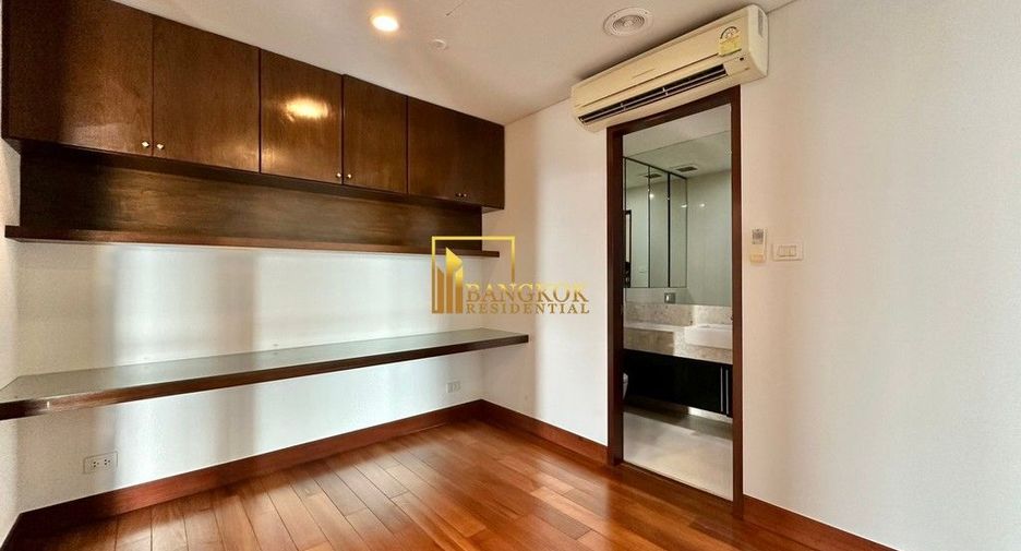 For rent 3 bedrooms condo in Pathum Wan, Bangkok