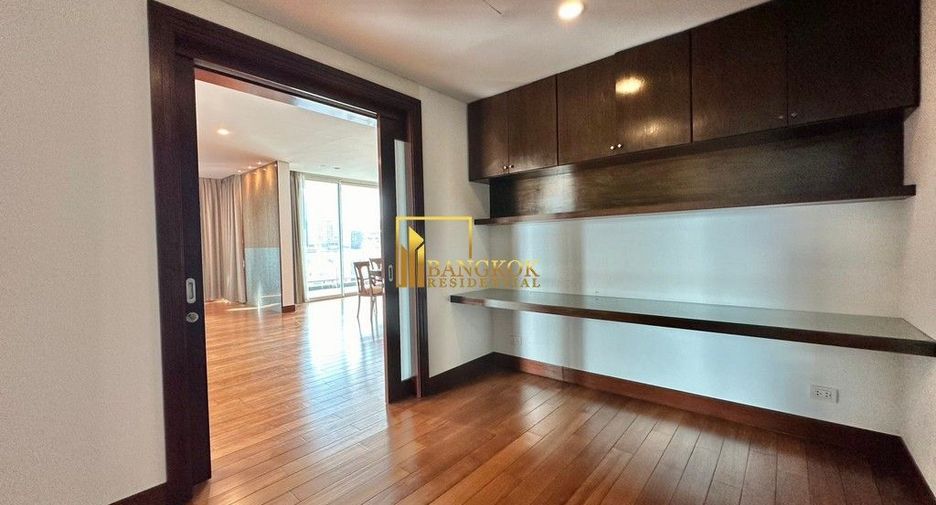 For rent 3 bedrooms condo in Pathum Wan, Bangkok