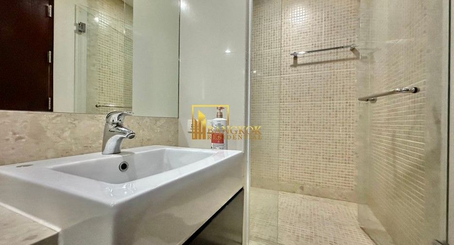 For rent 3 bedrooms condo in Pathum Wan, Bangkok