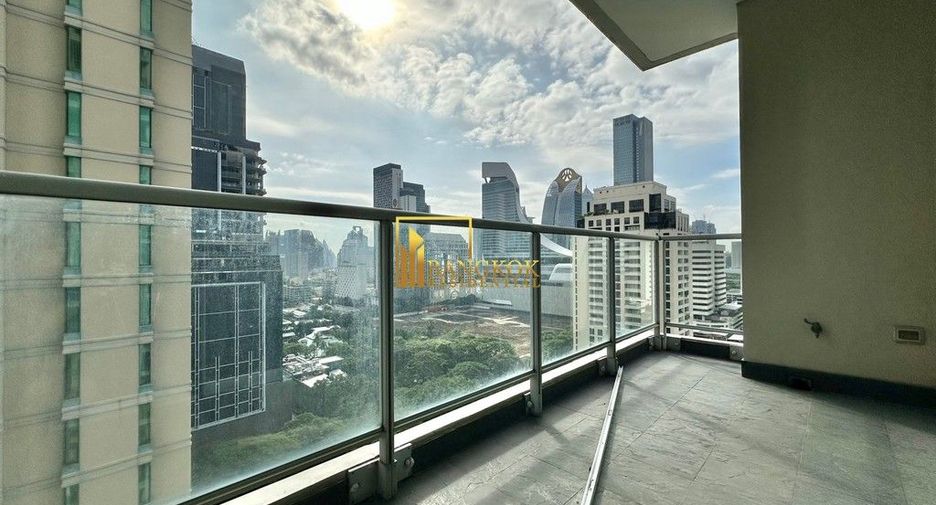 For rent 3 bedrooms condo in Pathum Wan, Bangkok