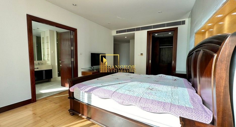For rent 3 bedrooms condo in Pathum Wan, Bangkok