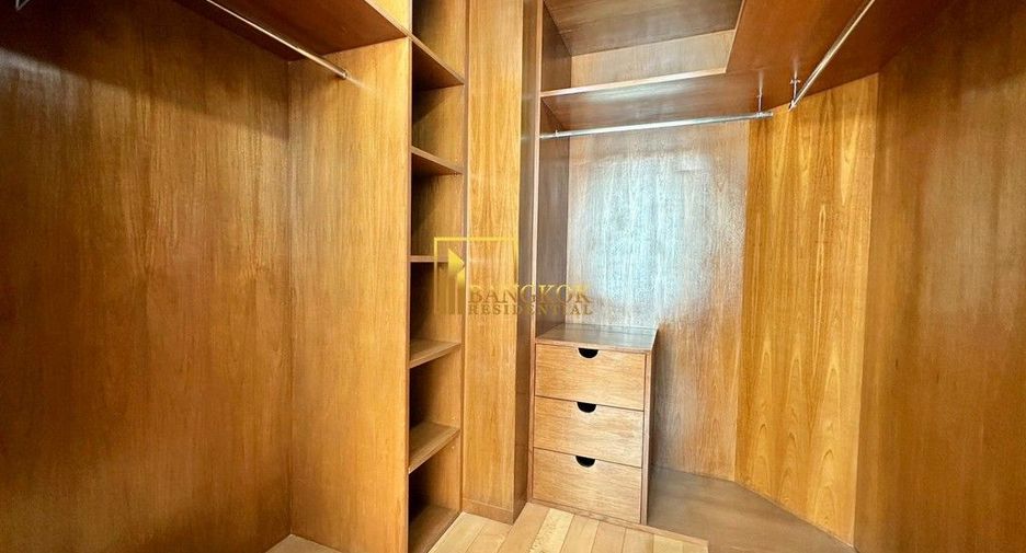 For rent 3 bedrooms condo in Pathum Wan, Bangkok