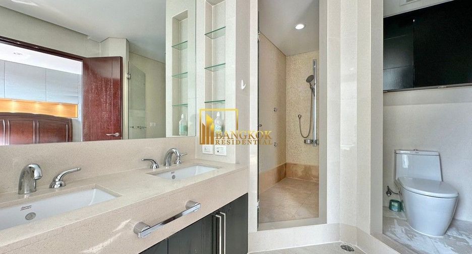 For rent 3 bedrooms condo in Pathum Wan, Bangkok