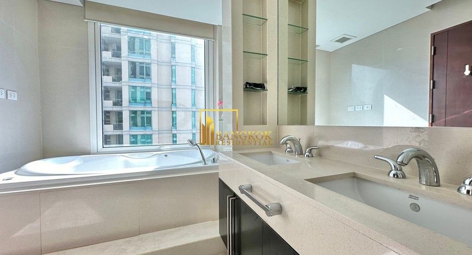 For rent 3 bedrooms condo in Pathum Wan, Bangkok
