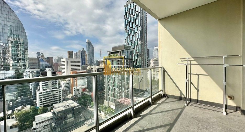 For rent 3 bedrooms condo in Pathum Wan, Bangkok