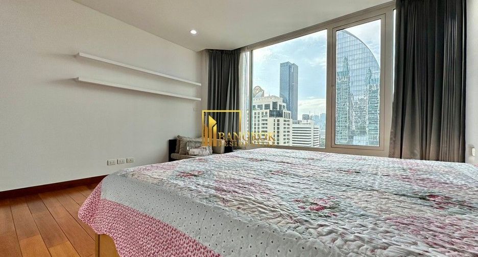 For rent 3 bedrooms condo in Pathum Wan, Bangkok