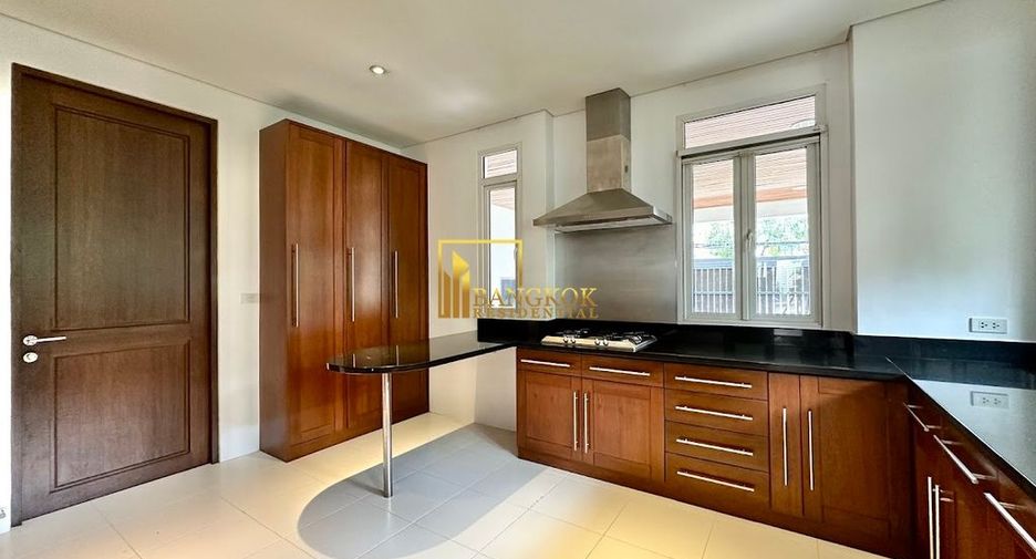 À louer 4 chambres villa à Watthana, Bangkok