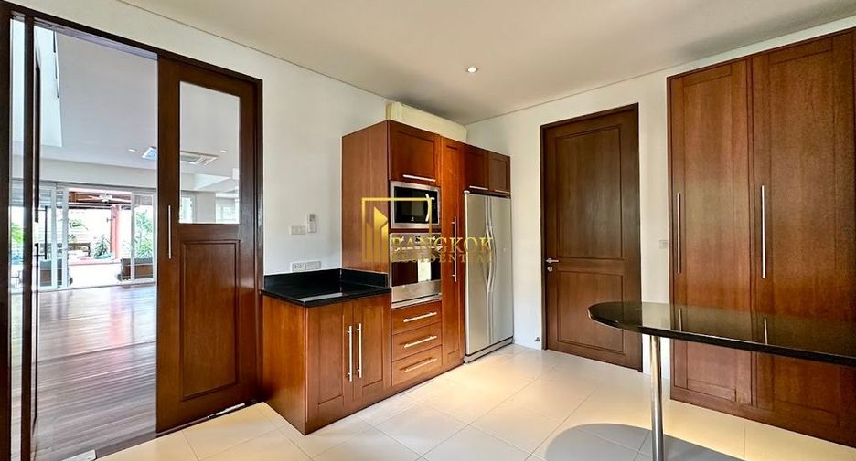 À louer 4 chambres villa à Watthana, Bangkok