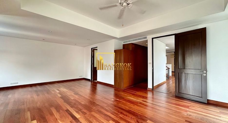 À louer 4 chambres villa à Watthana, Bangkok