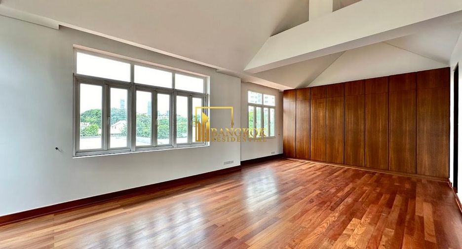 À louer 4 chambres villa à Watthana, Bangkok