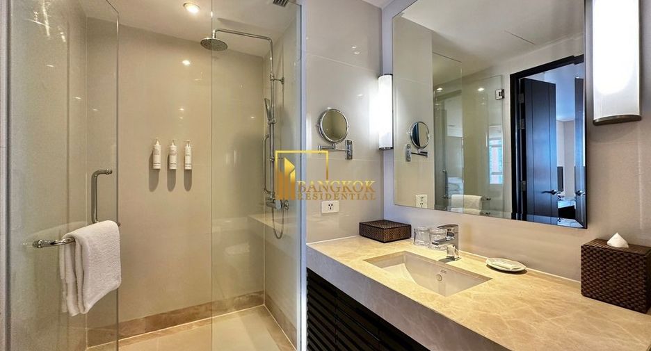 À louer 3 chambres appartement avec services à Sathon, Bangkok