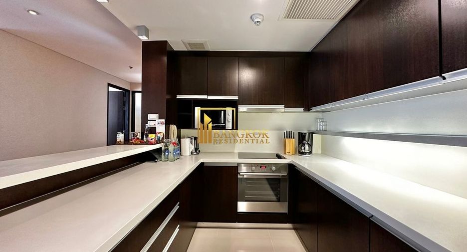 À louer 3 chambres appartement avec services à Sathon, Bangkok