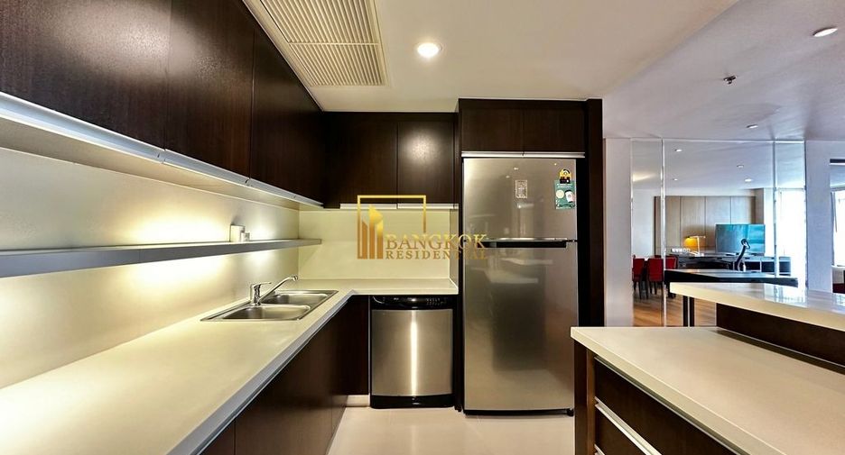 À louer 3 chambres appartement avec services à Sathon, Bangkok