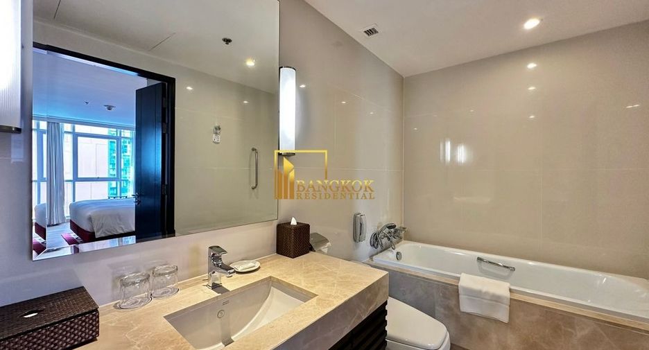 À louer 3 chambres appartement avec services à Sathon, Bangkok