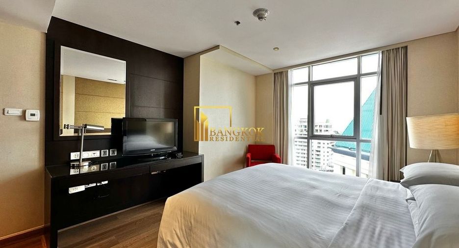 À louer 3 chambres appartement avec services à Sathon, Bangkok