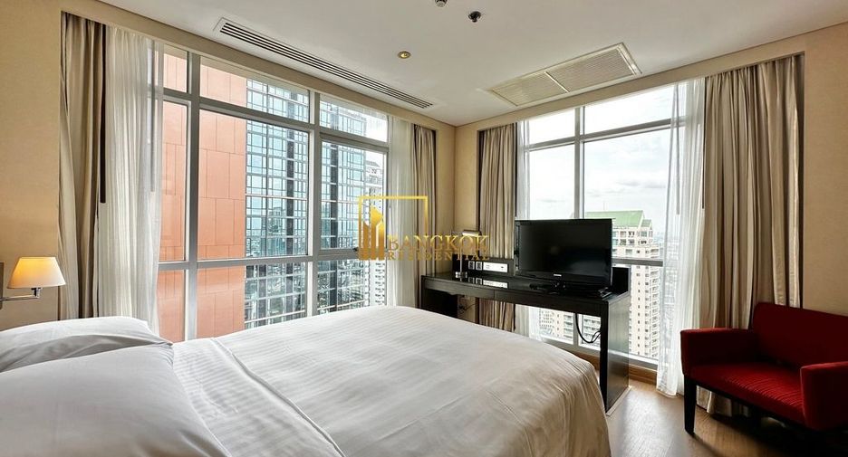 À louer 3 chambres appartement avec services à Sathon, Bangkok