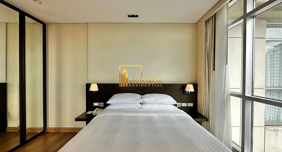 À louer 3 chambres appartement avec services à Sathon, Bangkok