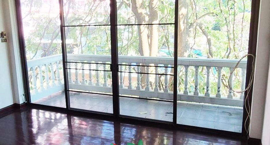 For sale 6 bedrooms retail Space in Phra Nakhon, Bangkok