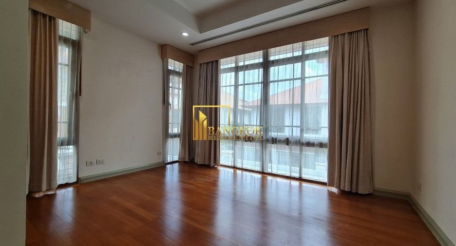 À louer 4 chambres villa à Watthana, Bangkok