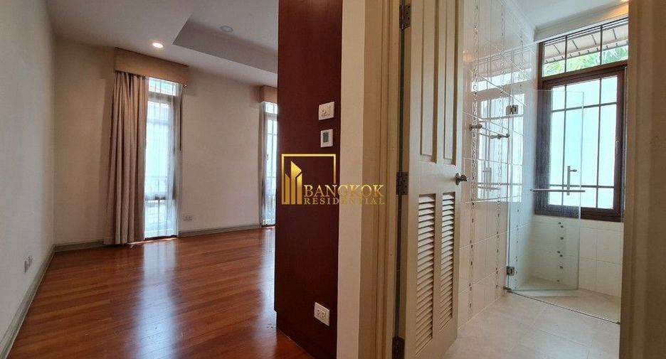À louer 4 chambres villa à Watthana, Bangkok