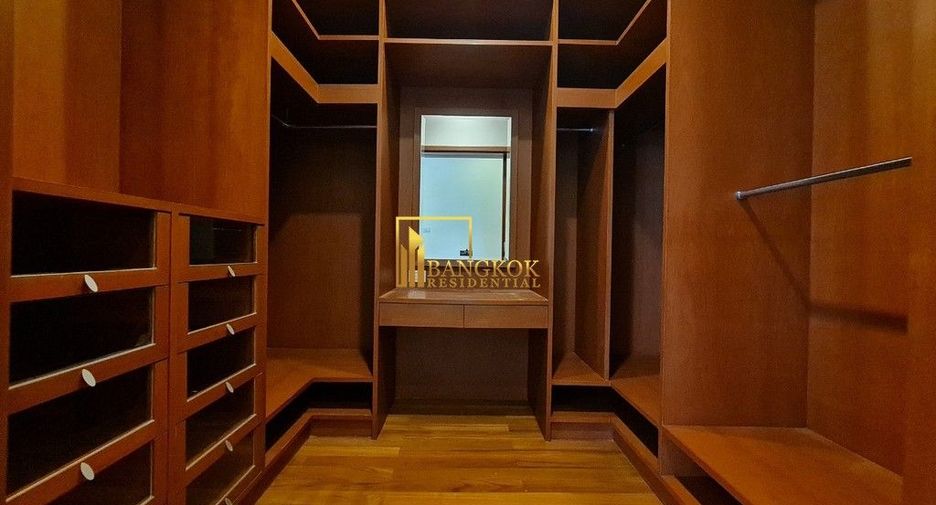 À louer 4 chambres villa à Watthana, Bangkok
