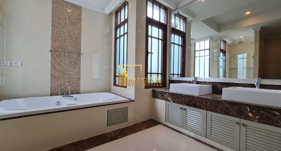 À louer 4 chambres villa à Watthana, Bangkok