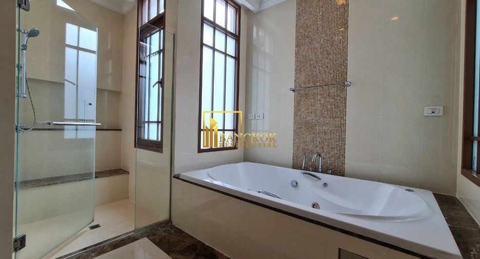 À louer 4 chambres villa à Watthana, Bangkok