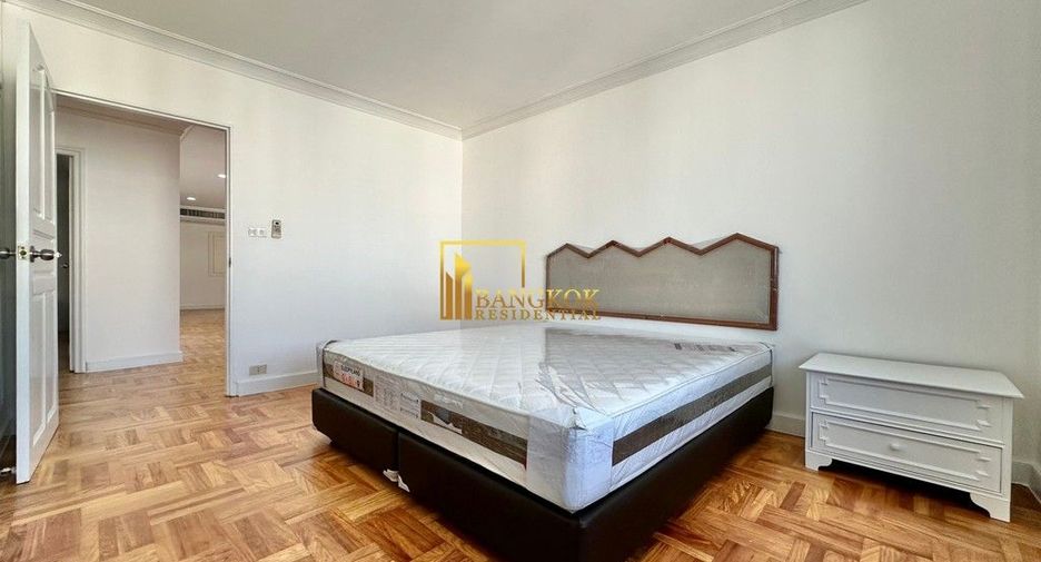 For rent 4 bedrooms apartment in Watthana, Bangkok